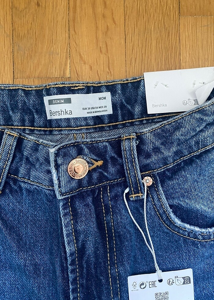 Bershka yırtık mom jean - Görsel 2