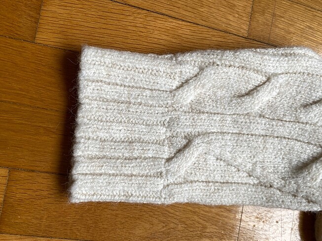 Stradivarius saç örgülü balıkçı krem kazak - Görsel 7