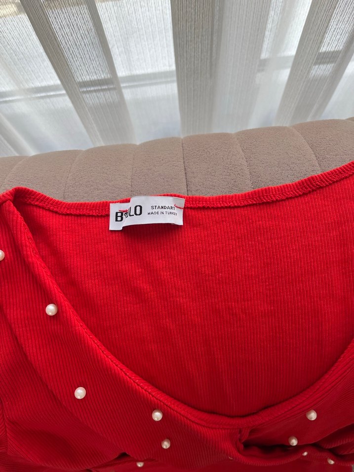 Kırmızı V Yaka Düğmeli Kadın Kazak - Görsel 2