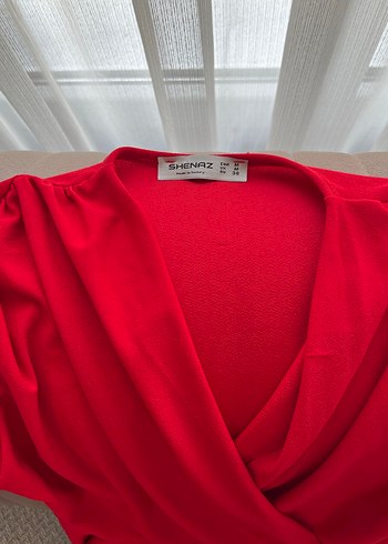 Kırmızı Elbise - Görsel 4