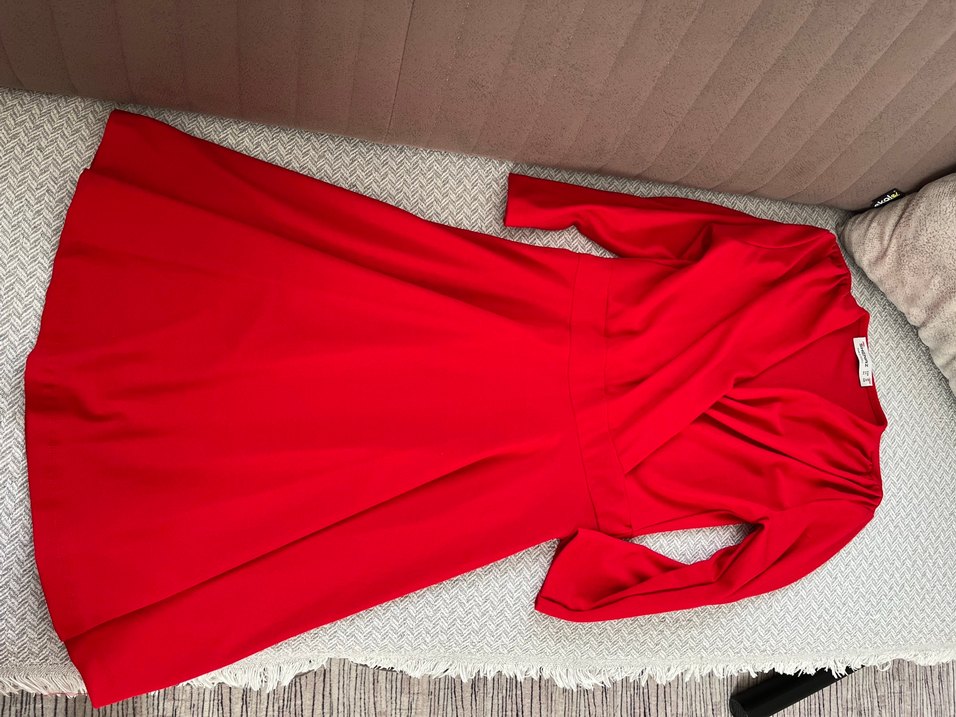 Kırmızı Elbise - Görsel 2