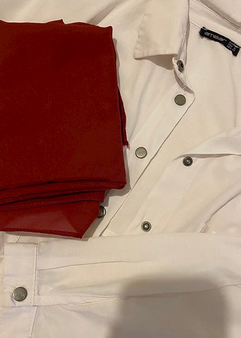 Düğmeli Beyaz Pamuklu Uzun Kollu Gömlek - Görsel 3