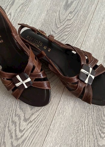 Kigidis 
Kahverengi Deri Kadın Dolgu Topuklu Sandalet - Görsel 8