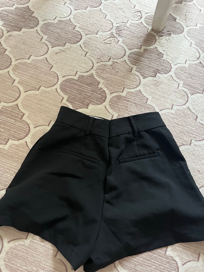 Düğmeli Siyah Yüksek Bel Mini Şort - Görsel 2