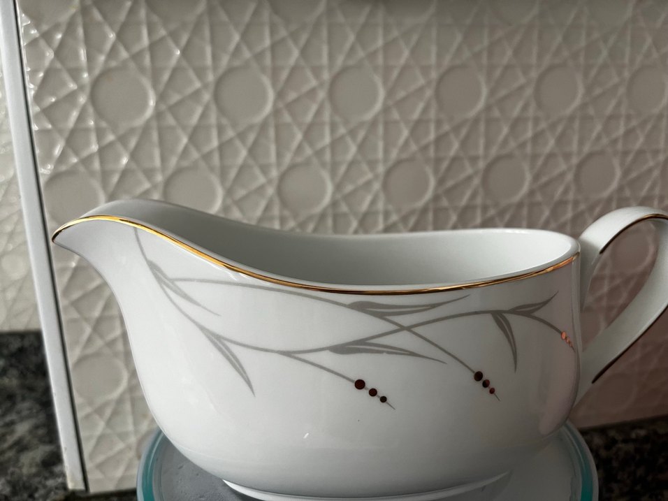 Gri Nakışlı Beyaz Tabak - Görsel 2