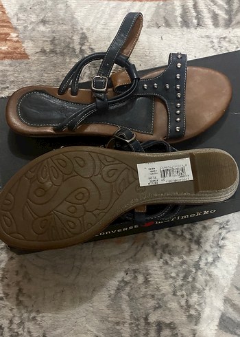 Siyah Tokalı Dolgu Topuklu Deri Sandalet - Görsel 2