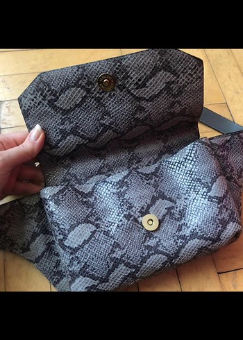 Gri Yılan Desenli Kemerli Kadın Çapraz Çanta - Görsel 5