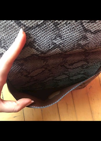 Gri Yılan Desenli Kemerli Kadın Çapraz Çanta - Görsel 6