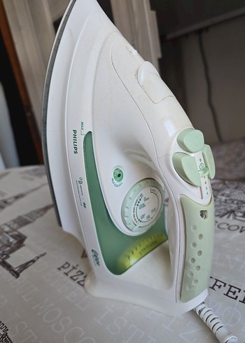 Philips Philips Buharlı Ütü Beyaz-Pastel kablosu bantlı