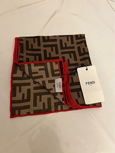  Beden Fendi Twill Eşarp