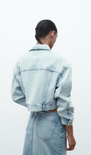 Zara Zara Distressed Detaylı Crop Denim Ceket