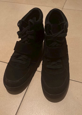 Siyah Süet Kadın Dolgu Topuklu Spor Bot - Görsel 6