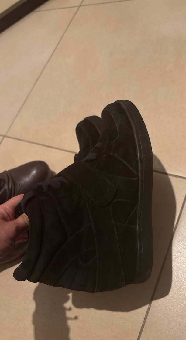 Siyah Süet Kadın Dolgu Topuklu Spor Bot - Görsel 3