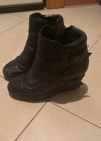 Siyah Deri Biker Dolgu Topuklu Botlar - Görsel 3