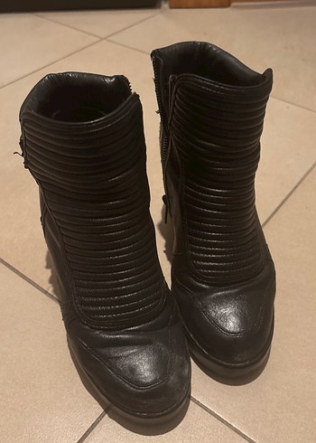 Siyah Deri Biker Dolgu Topuklu Botlar - Görsel 2