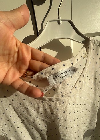 Bej Puantiyeli V Yakalı Keten Bluz - Görsel 4