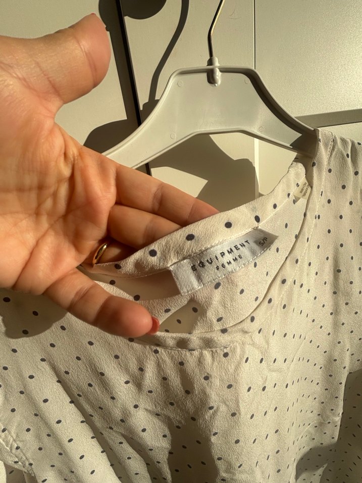 Bej Puantiyeli V Yakalı Keten Bluz - Görsel 4