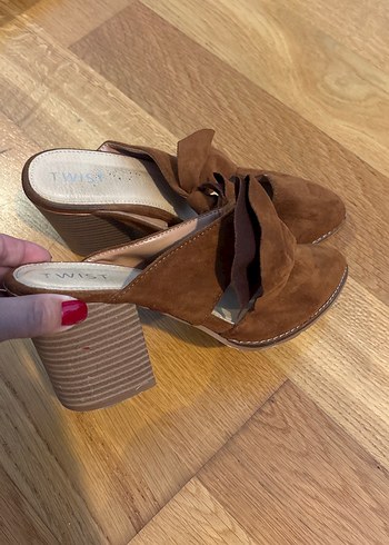 Kahverengi Süet Fiyonk Detaylı terlik - Görsel 4