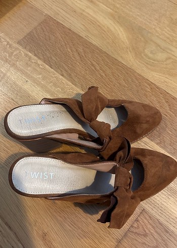 Kahverengi Süet Fiyonk Detaylı terlik - Görsel 7