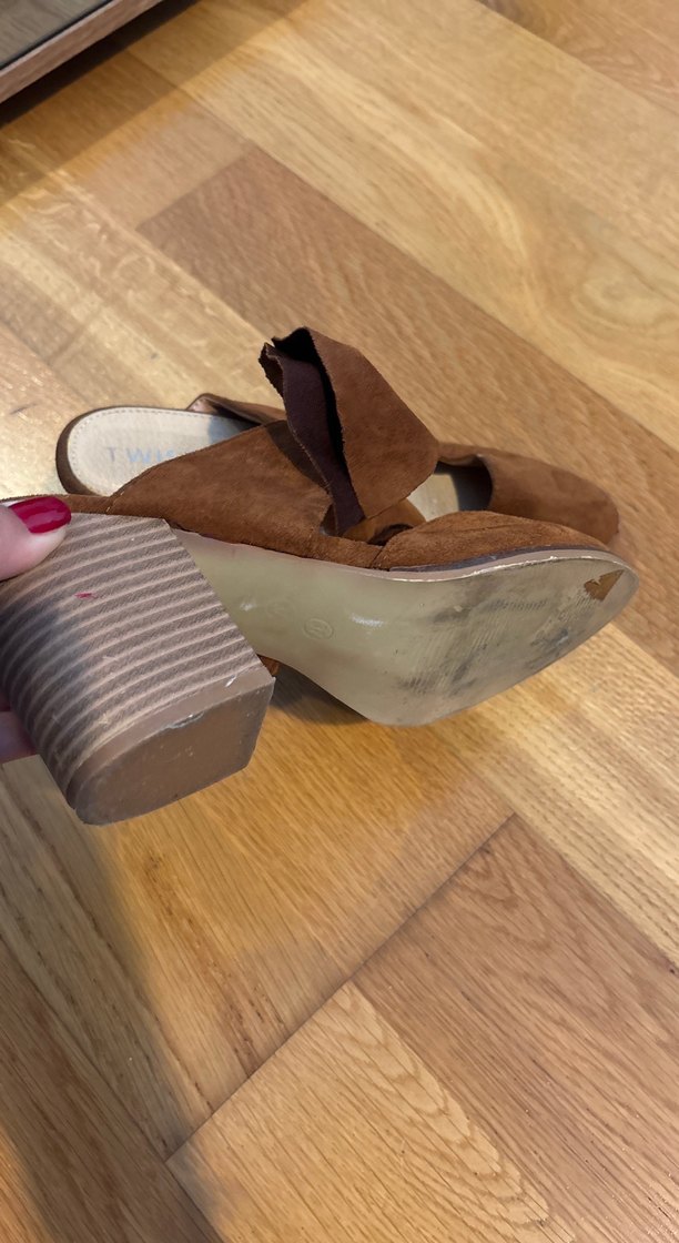 Kahverengi Süet Fiyonk Detaylı terlik - Görsel 5