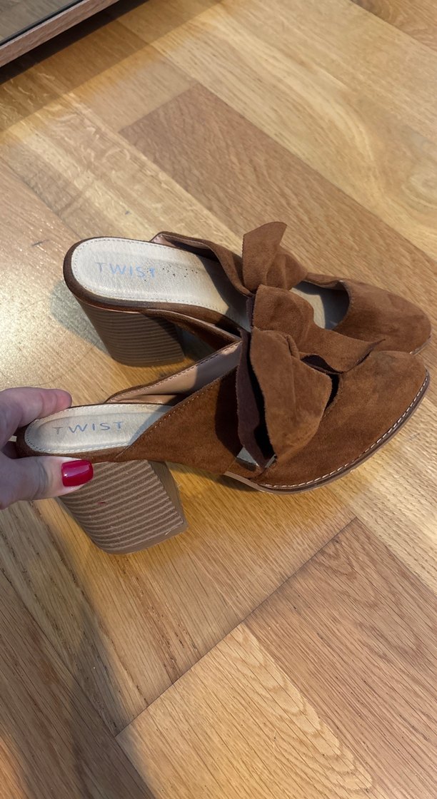 Kahverengi Süet Fiyonk Detaylı terlik - Görsel 3