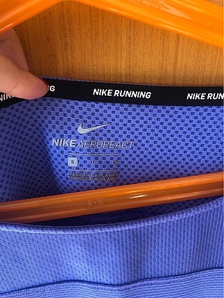 Nike dry fit aeroreact running üst