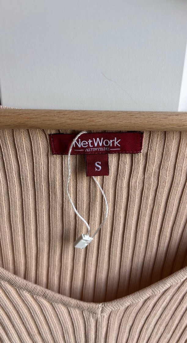 Bej Piliseli V Yaka Kadın Atlet - Görsel 2