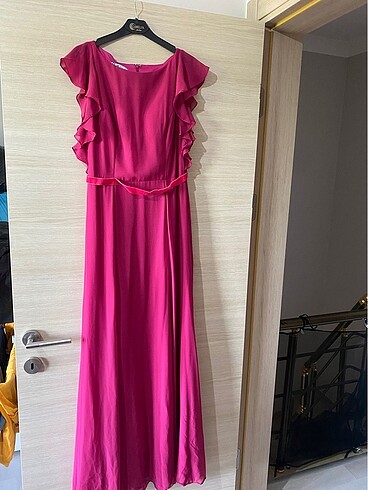 Pembe elbise