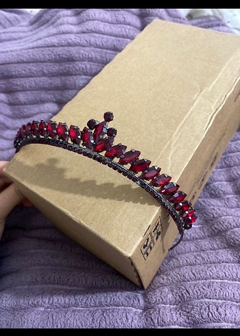 Bordo Taşlı Gotik Tarz Taç - Görsel 2