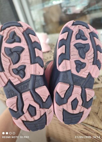 21 Beden Decathlon Kız Çocuk Pembe Renkli Kaydırmaz Bot