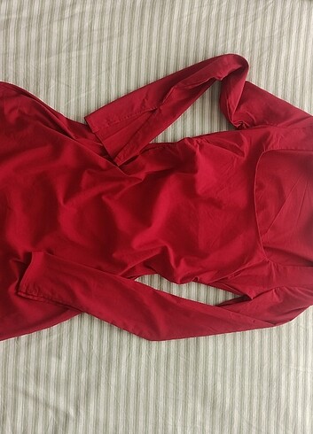 m Beden Bershka kırmızı elbise
