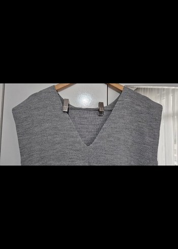 Gri V Yakalı Örgü Kolsuz Kadın Süveter - Görsel 4