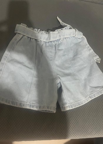 Beyaz Kemerli Rahat Kesim Mini Denim Şort - Görsel 2