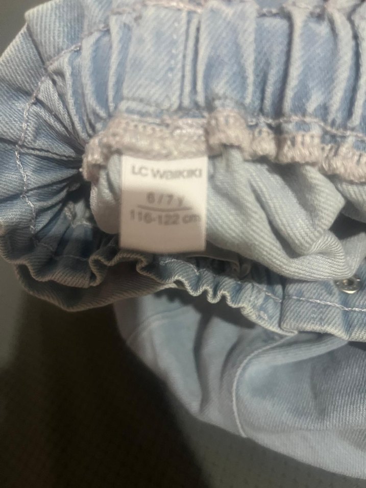 Beyaz Kemerli Rahat Kesim Mini Denim Şort - Görsel 3