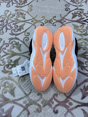 38,5 Beden Adidas OZELLE (SIFIR-ORİJİNAL)