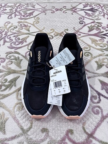 38,5 Beden siyah Renk Adidas OZELLE (SIFIR-ORİJİNAL)