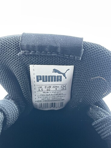 40 Beden siyah Renk Puma Spor Ayakkabı %70 İndirimli.