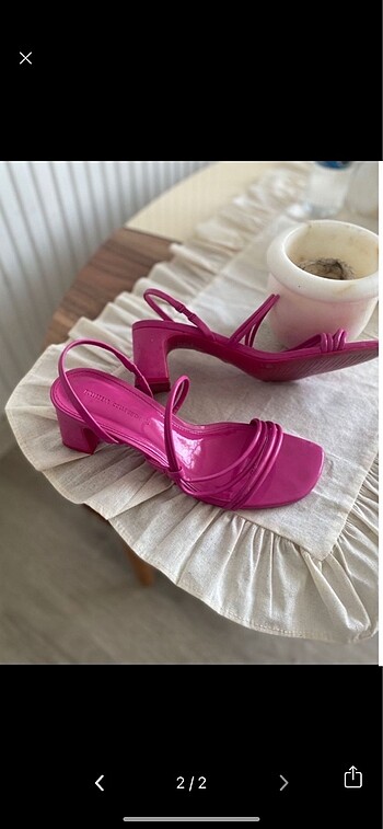 Pembe topuklu
