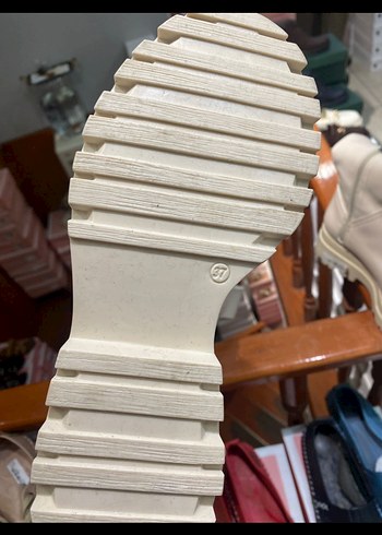 Bej Deri Kadın  Bot - Görsel 4