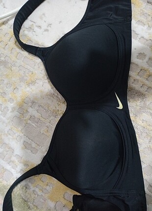 Orijinal Nike spor sütyen, hem bikini üstü olarak kullanılabilir