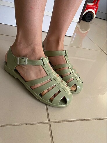 İgor model sandalet mint yeşil