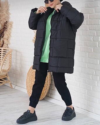Oversize kapüşonlu şişme mont