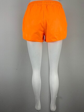 H&M H&M Mini Şort %70 İndirimli.
