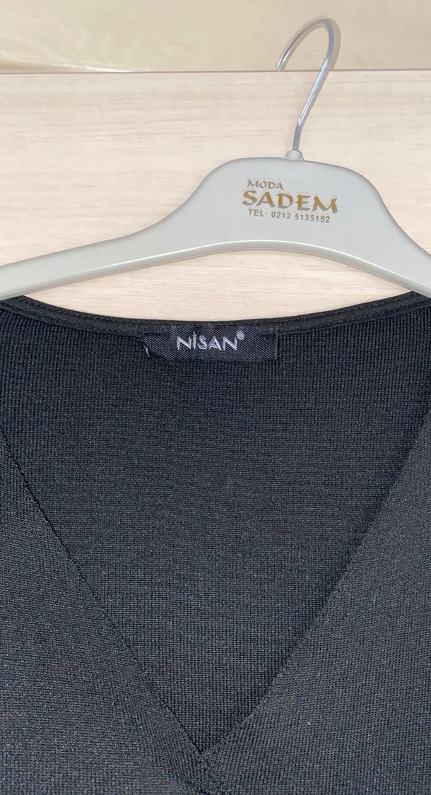 Siyah Deri Kemerli V Yaka Bluz - Görsel 3