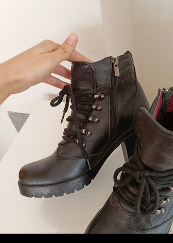 Siyah Deri Gotik Topuklu Bot - Görsel 4