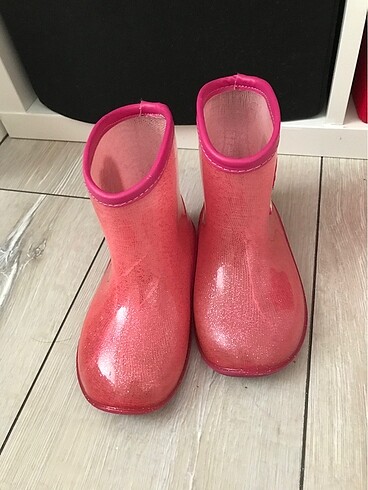 25 Beden pembe Renk H&M elsalı kız çocuk botu.