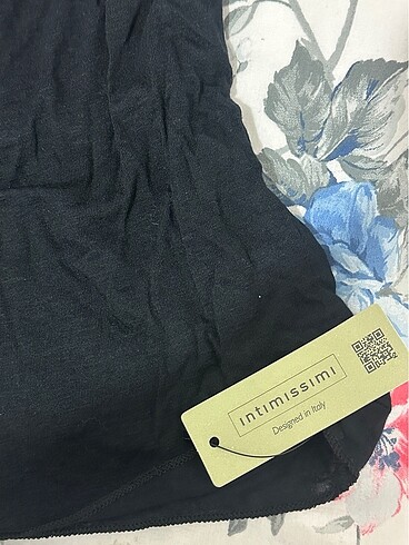 m Beden Siyah Kayık Yaka Kaşmir üst intimissimi