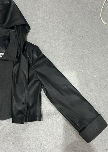 Kadın Siyah Deri Kapüşonlu Ceket - Görsel 4
