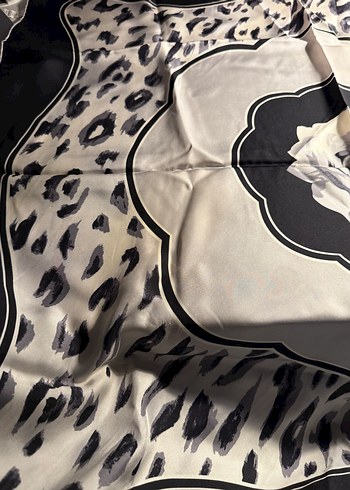 Vakko Siyah Leopar Desenli Eşarp - Görsel 7