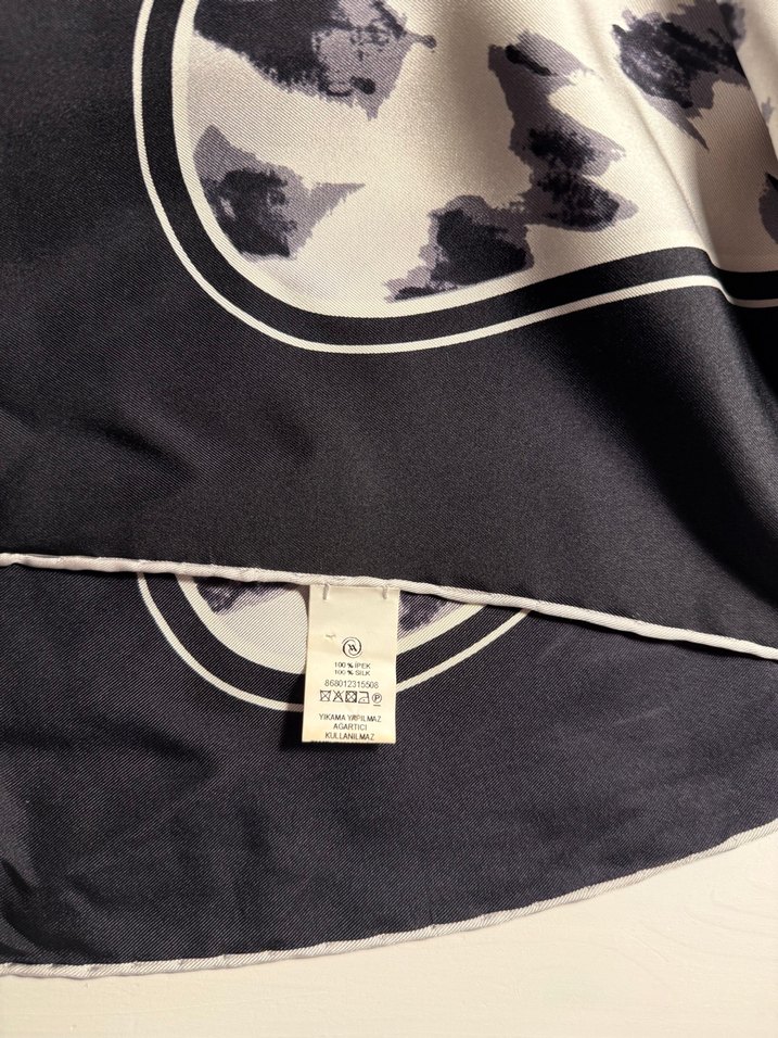 Vakko Siyah Leopar Desenli Eşarp - Görsel 4